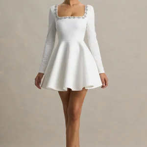 Astonish | Vestido Corto Blanco de Manga Larga con Pedrería y Falda Voluminosa