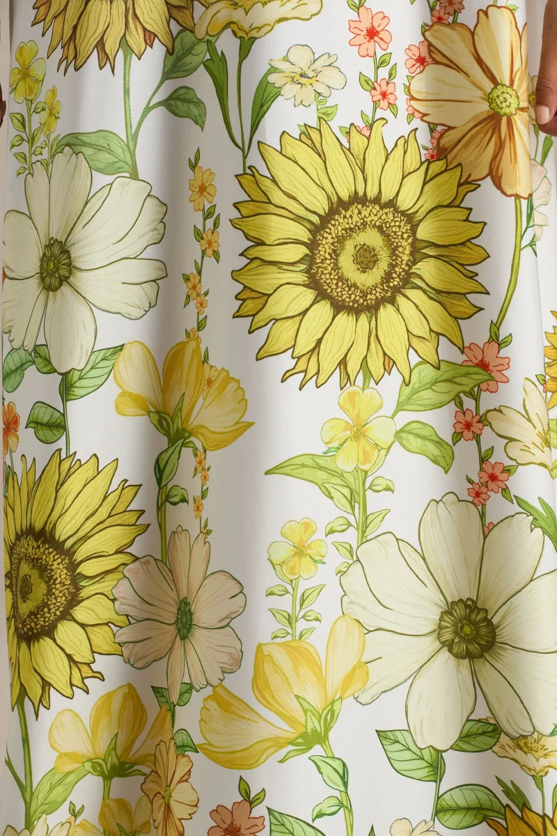 Glide | Vestido largo satinado con detalle de cuello con lazo y estampado de girasoles - Imagen 9